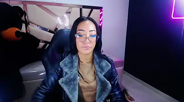 victoria ricci a online show from March 2025 04:44:01 PM
