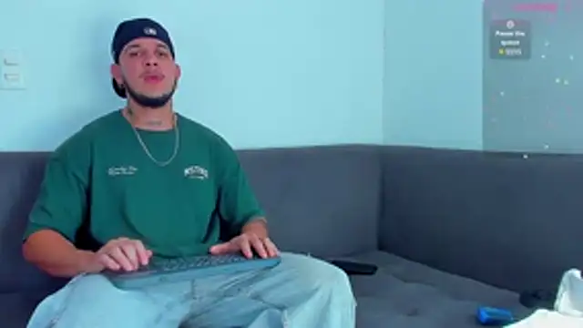 Snapshot of austinoficial chatting on October 2025 08:20:02 PM austinoficial online show from October 2025 08:20:02 PM