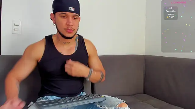 Snapshot of austinoficial chatting on October 2025 08:20:01 PM austinoficial online show from October 2025 08:20:01 PM