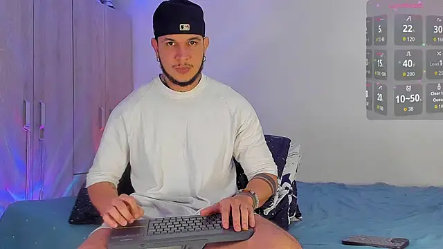 Snapshot of austinoficial chatting on November 2025 09:08:01 PM austinoficial online show from November 2025 09:08:01 PM