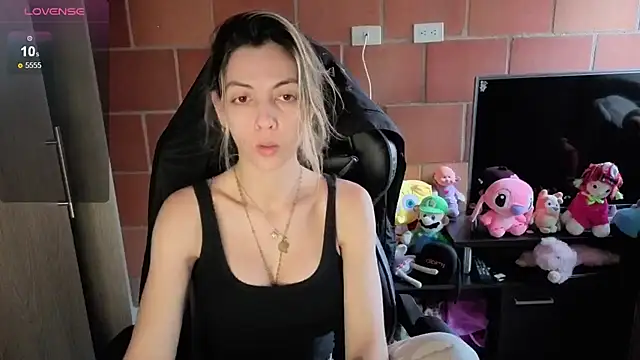 Princezzlove3 online show from October 2025 01:42:02 PM