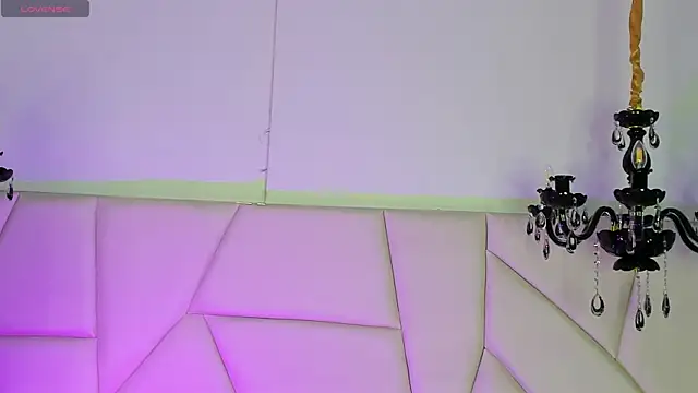 Aitana Hilton  online show from September 2025 12:32:02 PM