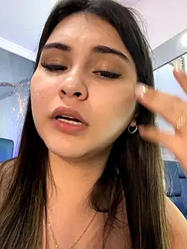 Aitana Hilton  online show from November 2025 11:43:01 AM