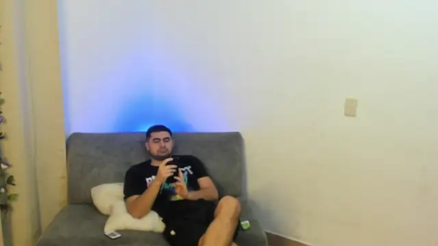 Snapshot of blueroom_party chatting on February 2025 12:29:01 PM blueroom party online show from February 2025 12:29:01 PM