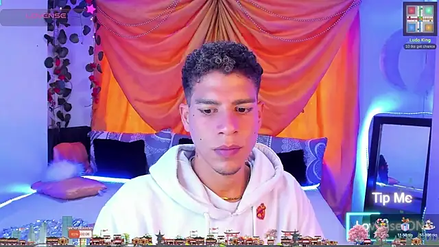 Snapshot of Ethan_Boyy chatting on October 2025 08:53:02 PM Ethan Boyy online show from October 2025 08:53:02 PM