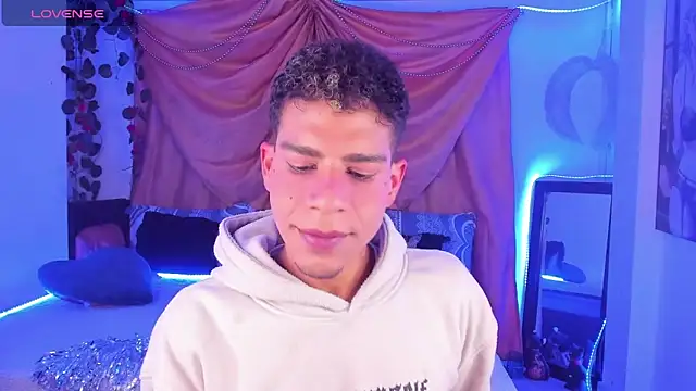 Snapshot of Ethan_Boyy chatting on October 2025 11:10:02 PM Ethan Boyy online show from October 2025 11:10:02 PM