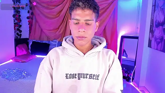 Snapshot of Ethan_Boyy chatting on October 2025 11:17:02 PM Ethan Boyy online show from October 2025 11:17:02 PM