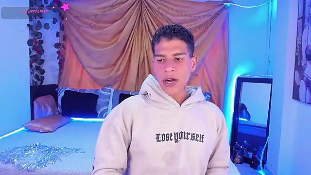 Snapshot of Ethan_Boyy chatting on October 2025 10:00:01 PM Ethan Boyy online show from October 2025 10:00:01 PM