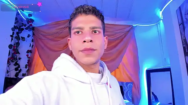 Snapshot of Ethan_Boyy chatting on November 2025 09:26:01 PM Ethan Boyy online show from November 2025 09:26:01 PM