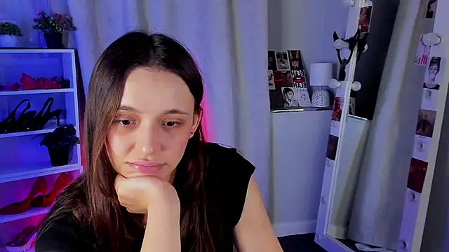 Snapshot of Sahara_Shields chatting on October 2025 10:34:02 AM Sahara Shields online show from October 2025 10:34:02 AM