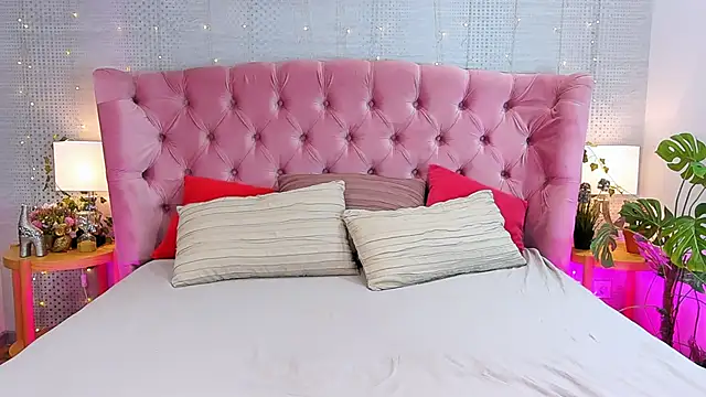 via mayer  online show from March 2025 09:03:02 PM