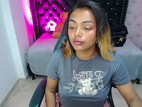 madelein m online show from February 2025 07:06:02 PM