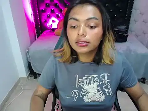 madelein m online show from February 2025 10:09:01 PM