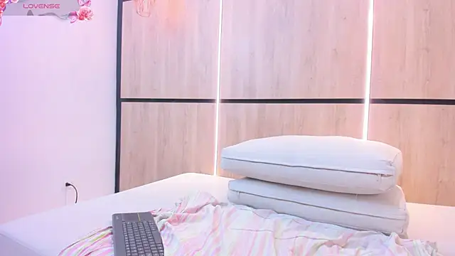 Snapshot of pocahontas_pow chatting on February 2025 03:24:02 PM pocahontas pow online show from February 2025 03:24:02 PM