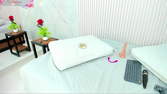 Snapshot of pocahontas_pow chatting on February 2025 03:41:02 PM pocahontas pow online show from February 2025 03:41:02 PM