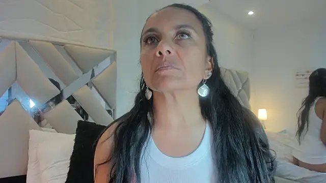 raquell moore online show from February 2025 10:43:02 PM