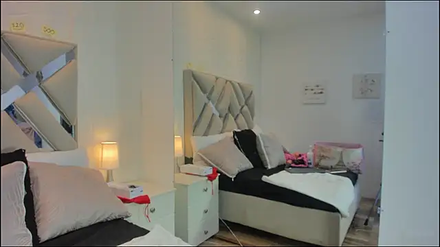 raquell moore online show from December 2025 11:41:02 AM