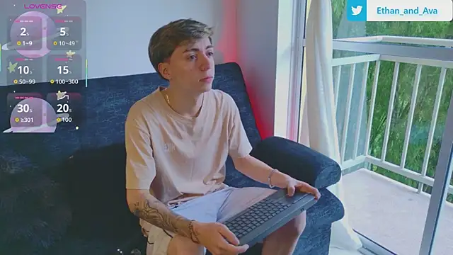 ethan and ava online show from October 2025 12:49:01 PM