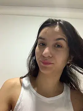 Bella still online show from November 2025 01:22:04 PM