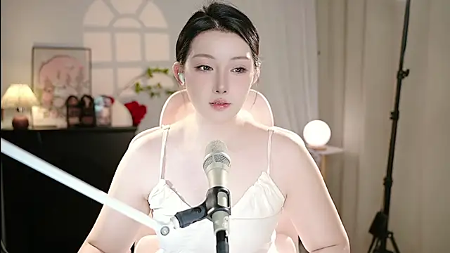 Snapshot of Dou-Dou-er chatting on September 2025 12:43:02 PM Dou-Dou-er online show from September 2025 12:43:02 PM