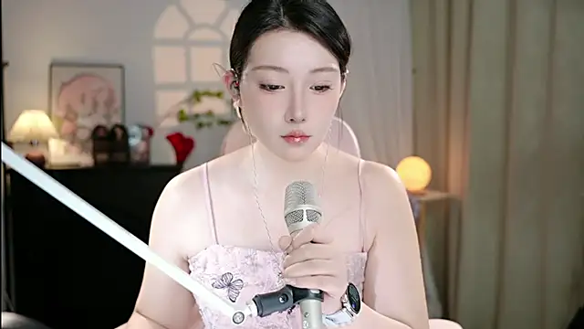 Snapshot of Dou-Dou-er chatting on October 2025 07:28:02 AM Dou-Dou-er online show from October 2025 07:28:02 AM