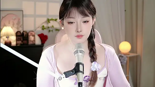 Snapshot of Dou-Dou-er chatting on October 2025 12:25:01 PM Dou-Dou-er online show from October 2025 12:25:01 PM