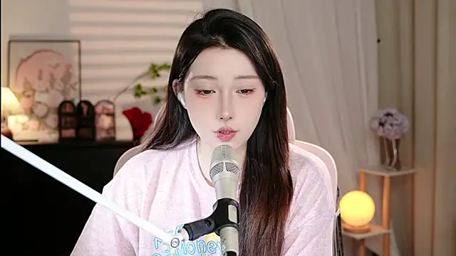 Snapshot of Dou-Dou-er chatting on October 2025 01:11:01 PM Dou-Dou-er online show from October 2025 01:11:01 PM