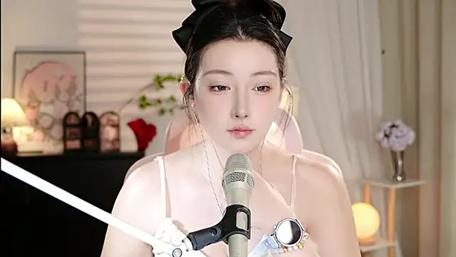 Snapshot of Dou-Dou-er chatting on October 2025 01:01:01 PM Dou-Dou-er online show from October 2025 01:01:01 PM