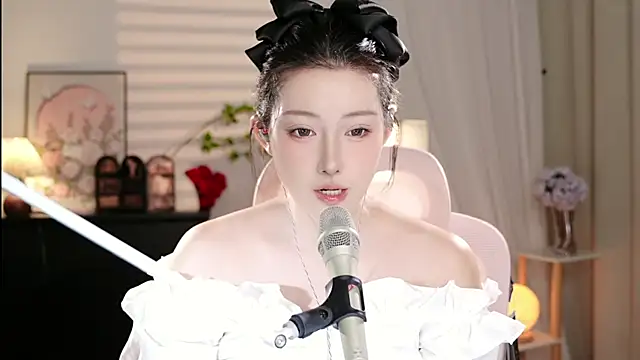 Snapshot of Dou-Dou-er chatting on October 2025 12:52:02 PM Dou-Dou-er online show from October 2025 12:52:02 PM