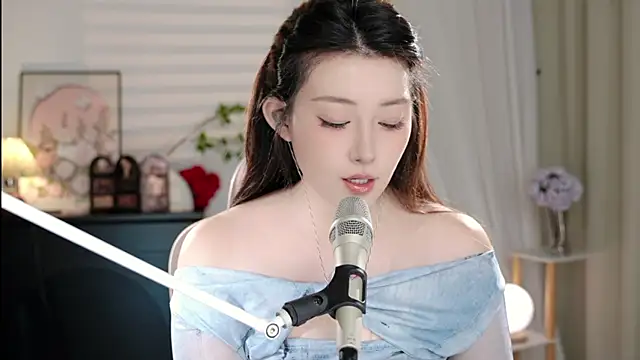 Snapshot of Dou-Dou-er chatting on October 2025 01:01:01 PM Dou-Dou-er online show from October 2025 01:01:01 PM