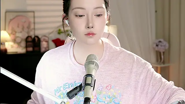 Snapshot of Dou-Dou-er chatting on October 2025 01:34:01 PM Dou-Dou-er online show from October 2025 01:34:01 PM