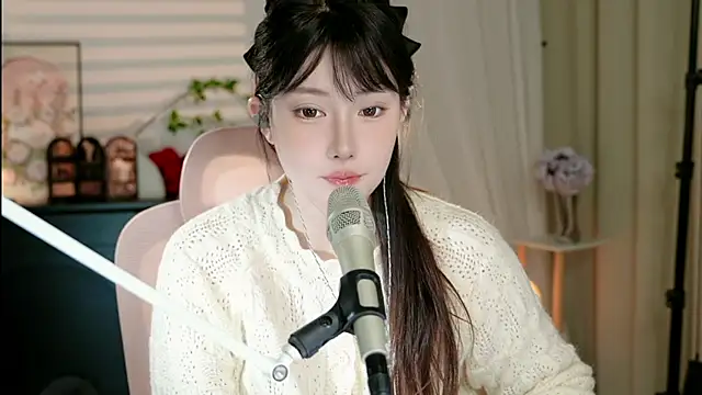 Snapshot of Dou-Dou-er chatting on October 2025 12:27:02 PM Dou-Dou-er online show from October 2025 12:27:02 PM