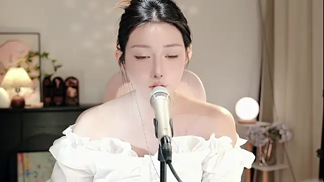 Snapshot of Dou-Dou-er chatting on November 2025 01:44:01 PM Dou-Dou-er online show from November 2025 01:44:01 PM