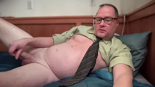 Snapshot of __DR3W__ chatting on February 2025 05:07:02 PM DR3W online show from February 2025 05:07:02 PM