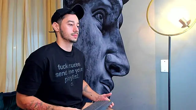 Snapshot of Salvatore_costa chatting on February 2025 07:49:01 PM Salvatore costa online show from February 2025 07:49:01 PM