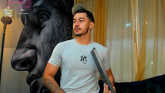 Snapshot of Salvatore_costa chatting on February 2025 06:23:02 PM Salvatore costa online show from February 2025 06:23:02 PM