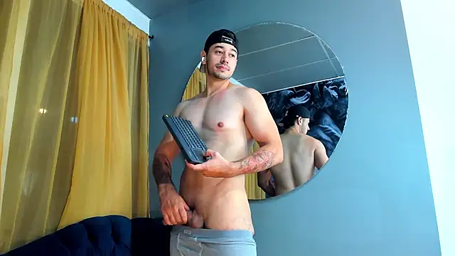 Snapshot of Salvatore_costa chatting on March 2025 10:42:01 PM Salvatore costa online show from March 2025 10:42:01 PM