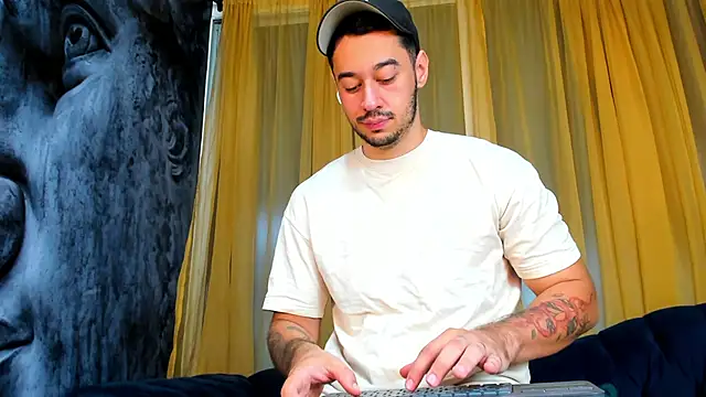 Snapshot of Salvatore_costa chatting on March 2025 10:06:02 PM Salvatore costa online show from March 2025 10:06:02 PM