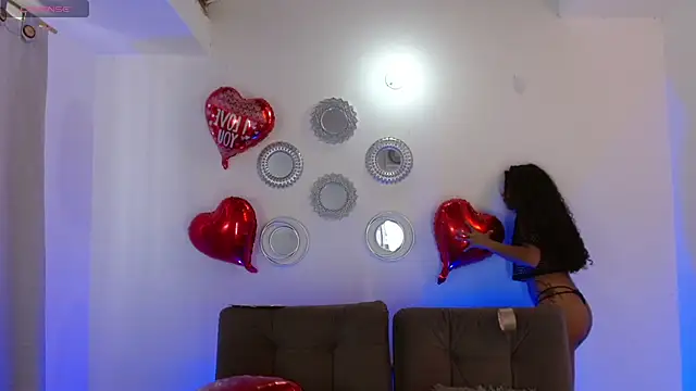 Snapshot of lucie_petite chatting on February 2025 06:40:02 PM lucie petite online show from February 2025 06:40:02 PM
