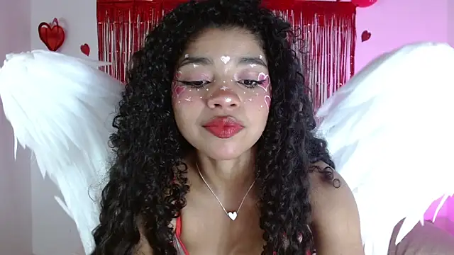 Snapshot of lucie_petite chatting on February 2025 07:23:01 PM lucie petite online show from February 2025 07:23:01 PM