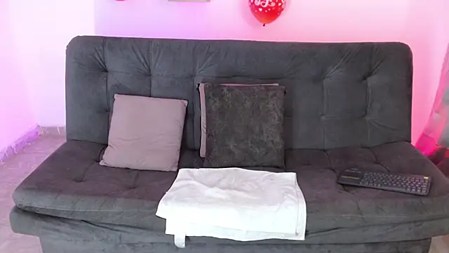 Snapshot of lucie_petite chatting on February 2025 10:03:01 PM lucie petite online show from February 2025 10:03:01 PM
