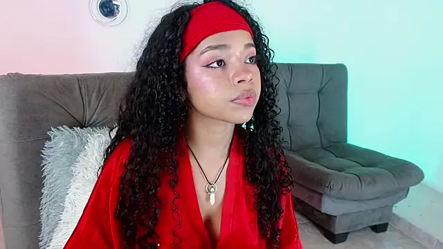 Snapshot of lucie_petite chatting on March 2025 09:23:01 PM lucie petite online show from March 2025 09:23:01 PM