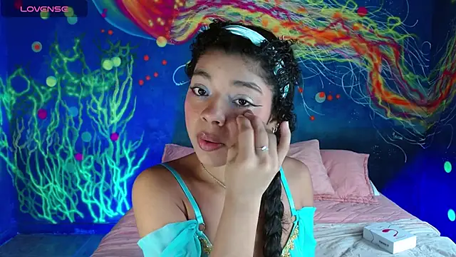 Snapshot of lucie_petite chatting on September 2025 06:21:01 PM lucie petite online show from September 2025 06:21:01 PM