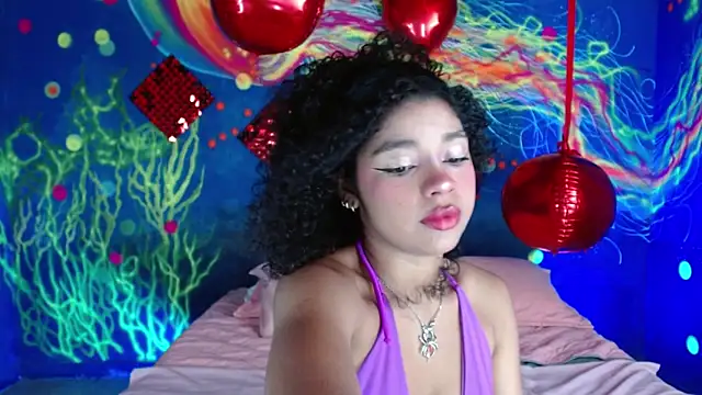 Snapshot of lucie_petite chatting on September 2025 06:53:01 PM lucie petite online show from September 2025 06:53:01 PM