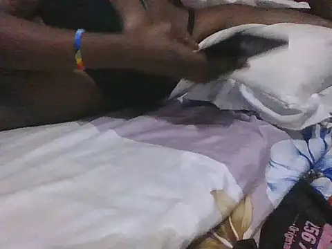 hungrydog18 online show from October 2025 11:02:02 PM