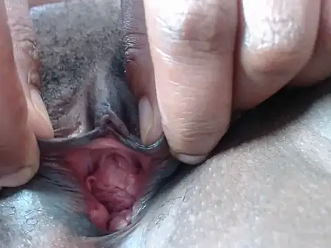 Snapshot of BUBBLYBUNNYxx chatting on October 2025 06:25:01 AM BUBBLYBUNNYxx online show from October 2025 06:25:01 AM