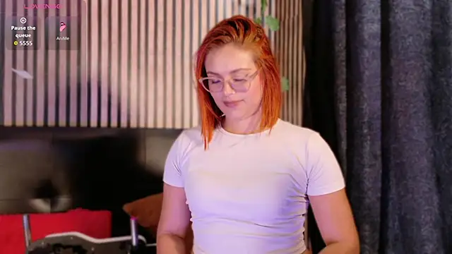 Sophie new25 online show from October 2025 01:42:02 PM