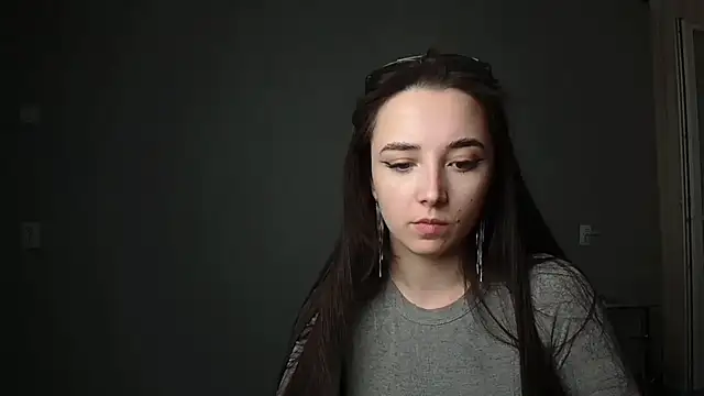 Eva Gloryy online show from March 2025 04:17:01 PM