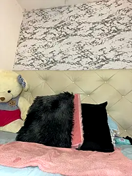 Lili  taylor online show from October 2025 03:49:01 AM