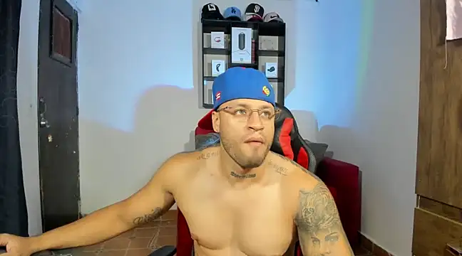 Snapshot of dereckgreen chatting on January 2025 09:50:02 PM dereckgreen online show from January 2025 09:50:02 PM